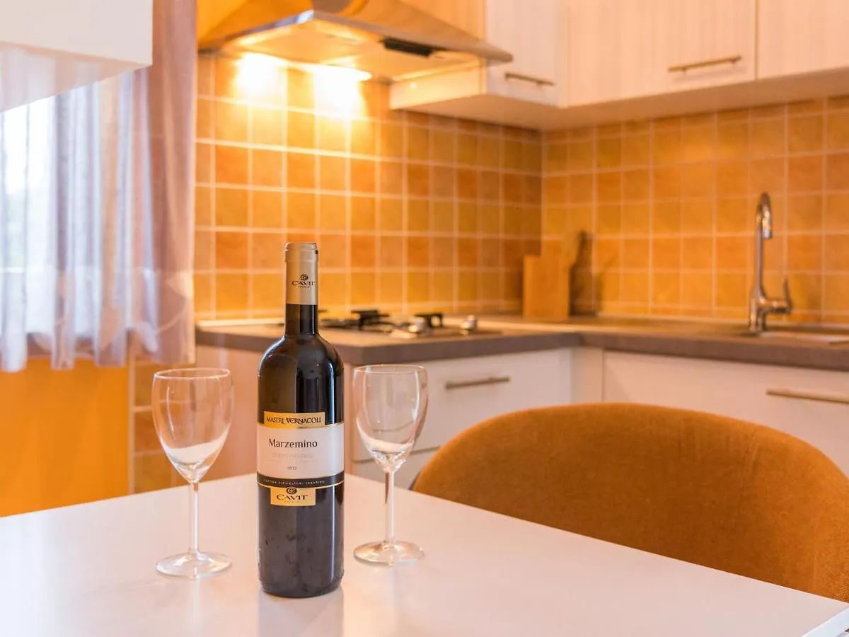 Apartment With Private Pool In Pula Croatia
