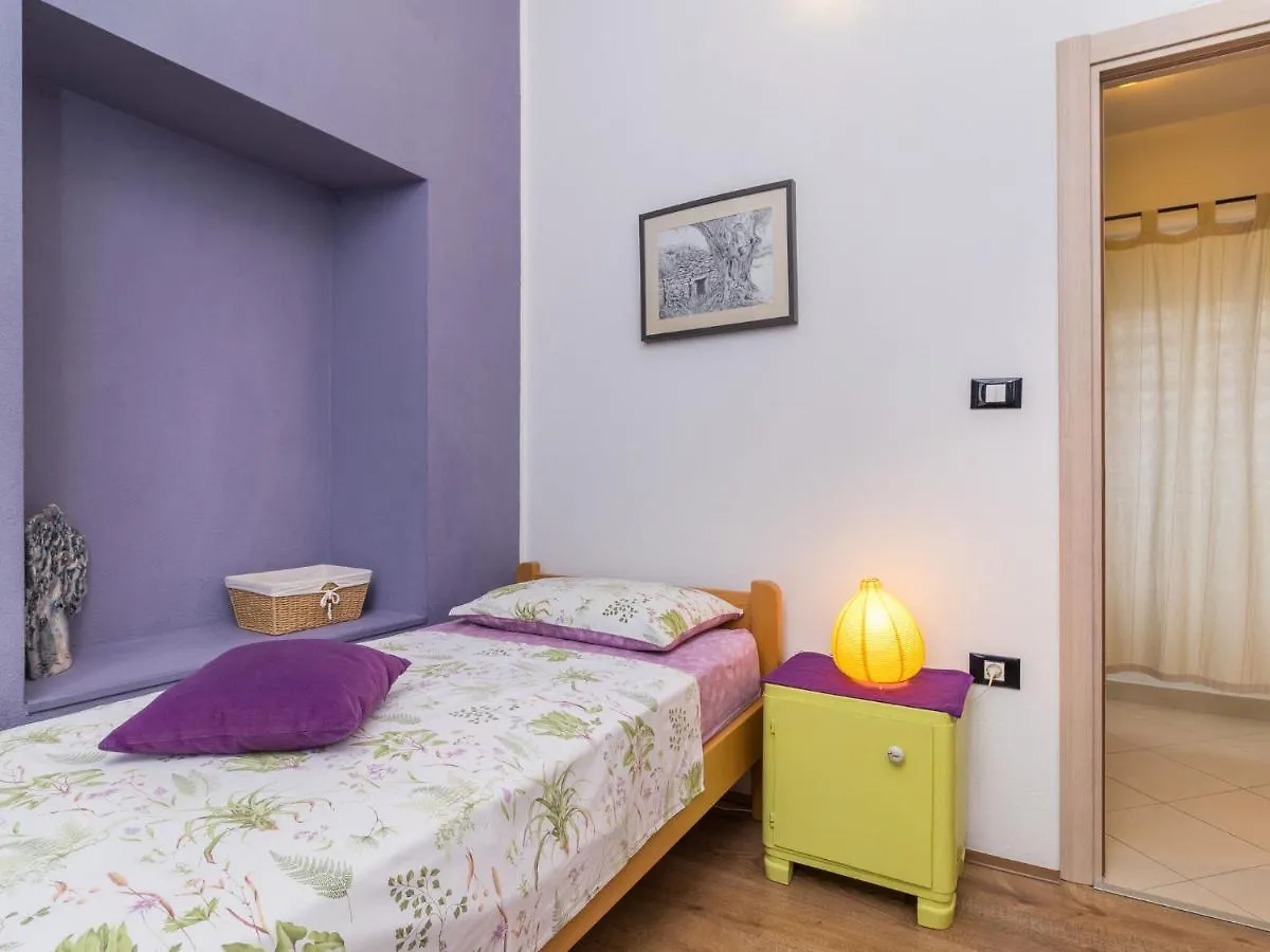 Apartment With Private Pool In Pula Croatia