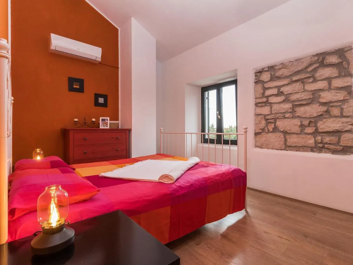 Apartment With Private Pool In Pula Holiday home