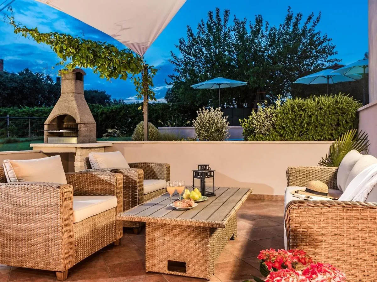 Holiday home Apartment With Private Pool In Pula Croatia
