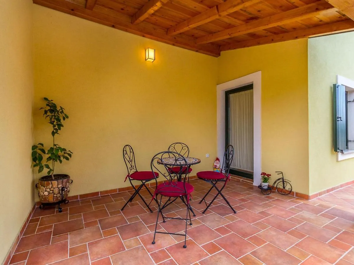 Holiday home Apartment With Private Pool In Pula