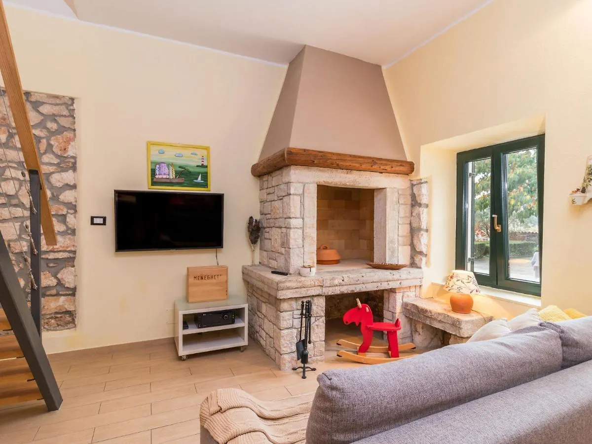 Apartment With Private Pool In Pula 0*,