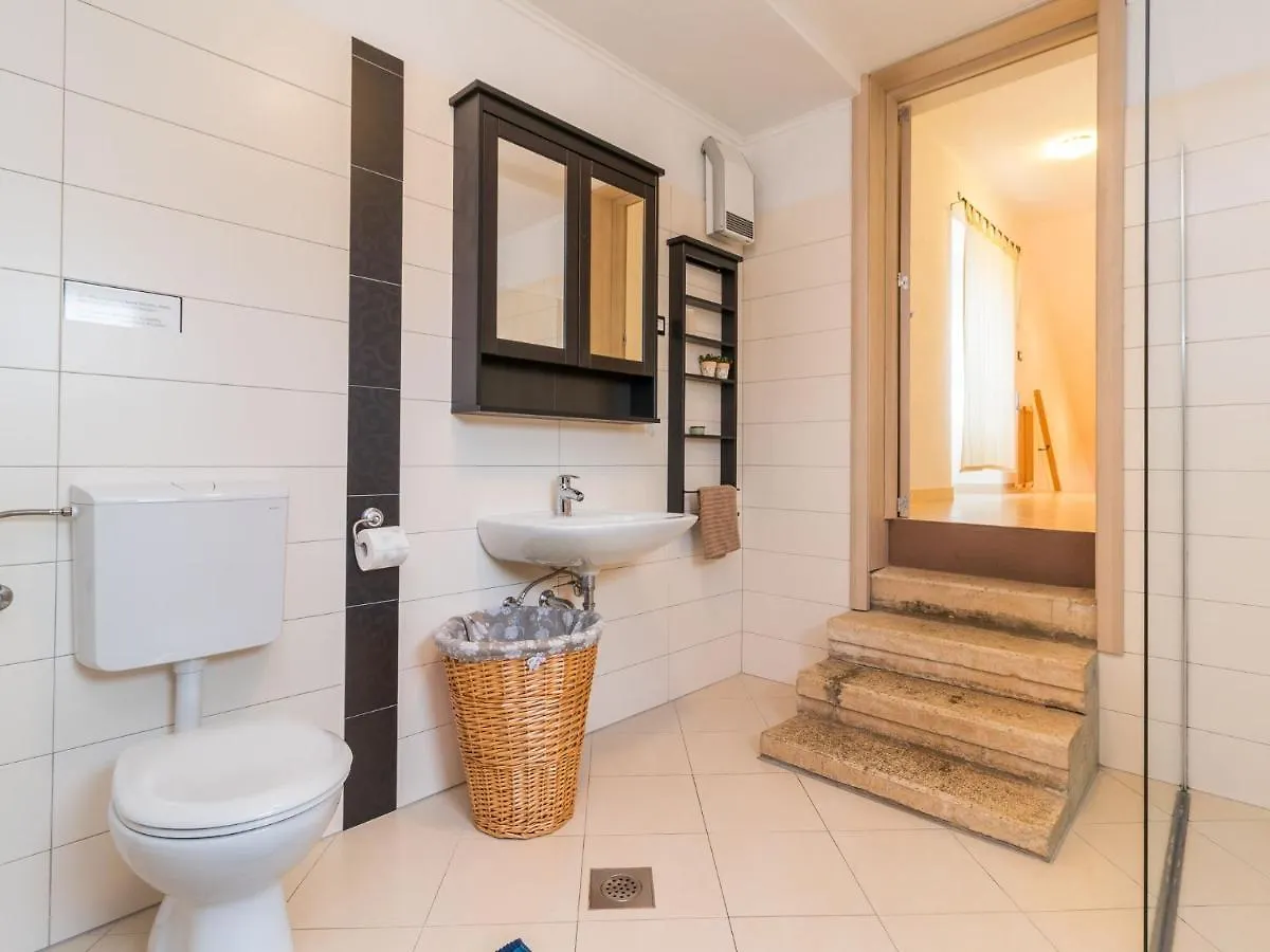 Apartment With Private Pool In Pula Holiday home