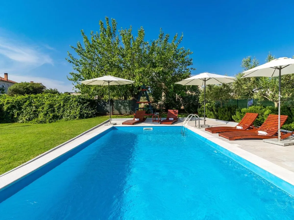 Apartment With Private Pool In Pula Holiday home