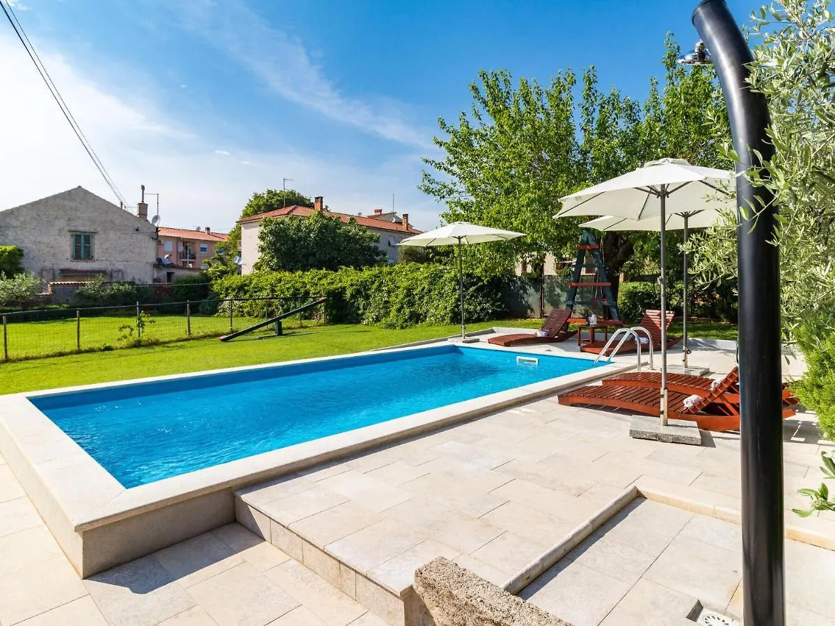 Apartment With Private Pool In Pula Holiday home