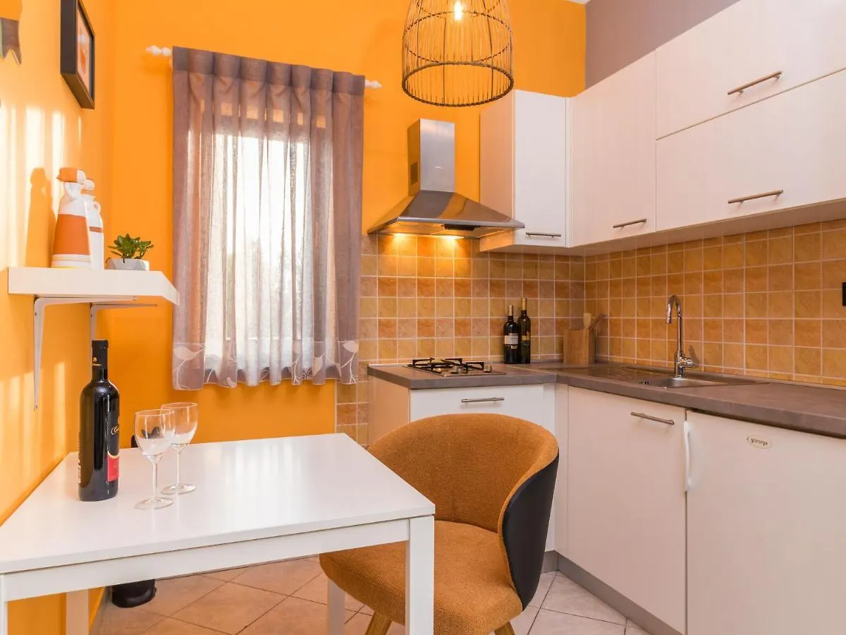 Apartment With Private Pool In Pula 0*,